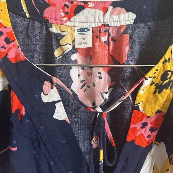 Floral Sleeveless Top - Picture 3 of 5